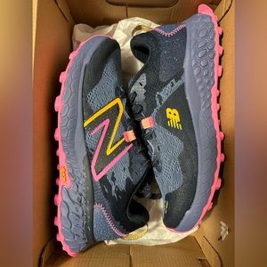 New Balance Fresh Foam Hierro V7 shoes, Sz 8 wide, only worn for 10 mins outside